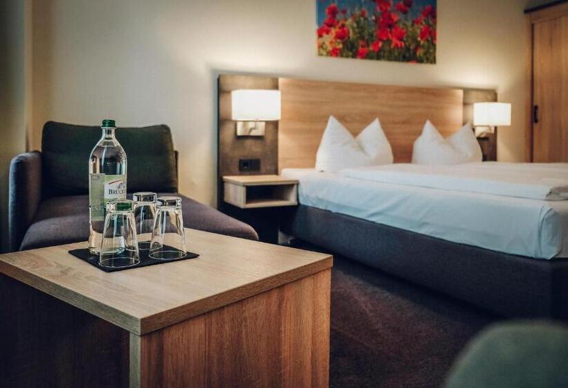 غرفة قياسية ثلاثية, Europa