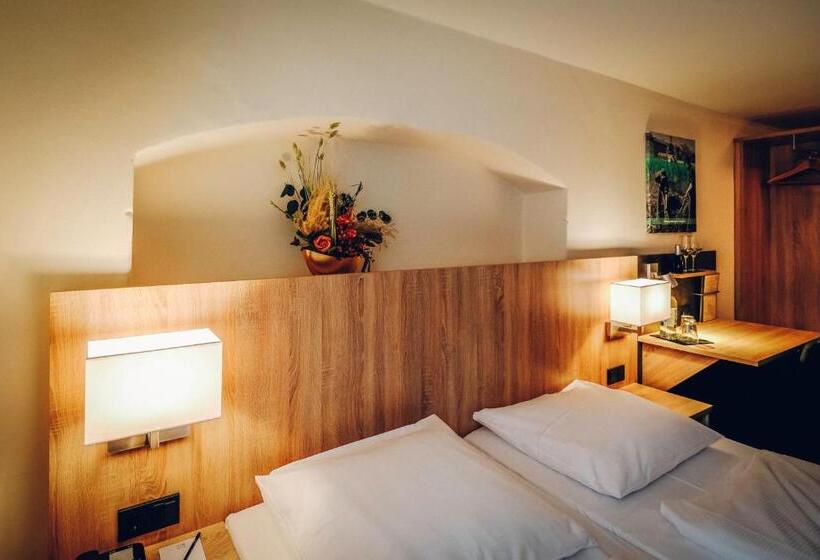 غرفة قياسية داخلية, Europa