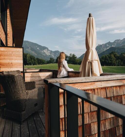 סוויטת ג'וניור עם מרפסת, Klosterhof – Alpine Hideaway & Spa