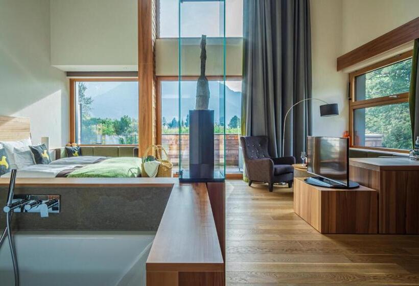 סוויטת ג'וניור נוף הרים, Klosterhof – Alpine Hideaway & Spa