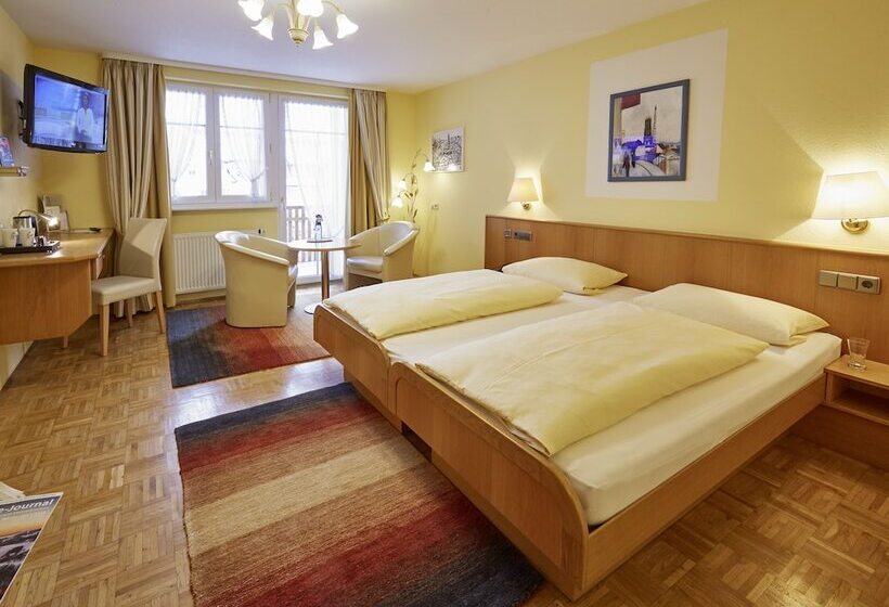 חדר קומפורט לשלושה, Restaurant Lindenhof