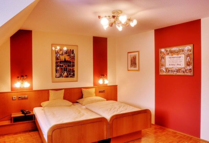 חדר קומפורט לשלושה, Restaurant Lindenhof