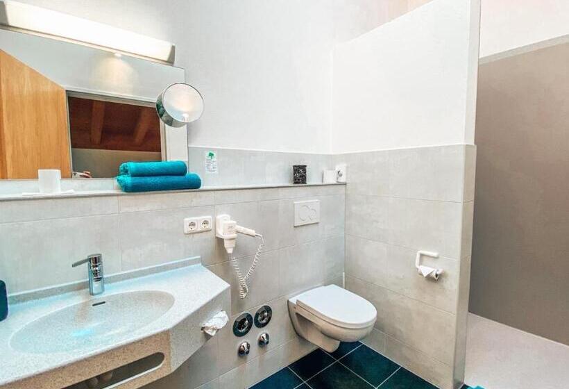 Полулюкс, Schwertfirm