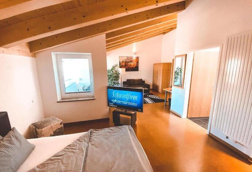 Полулюкс, Schwertfirm