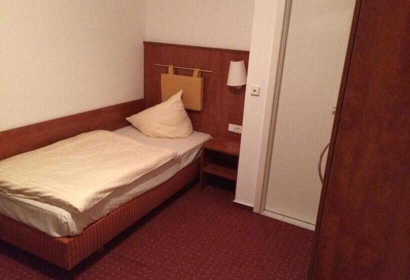 Семейный Номер, Restaurant Taormina