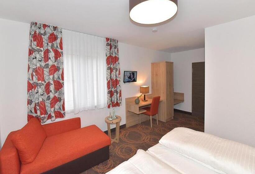 غرفة قياسية ثلاثية, Weisses Lamm