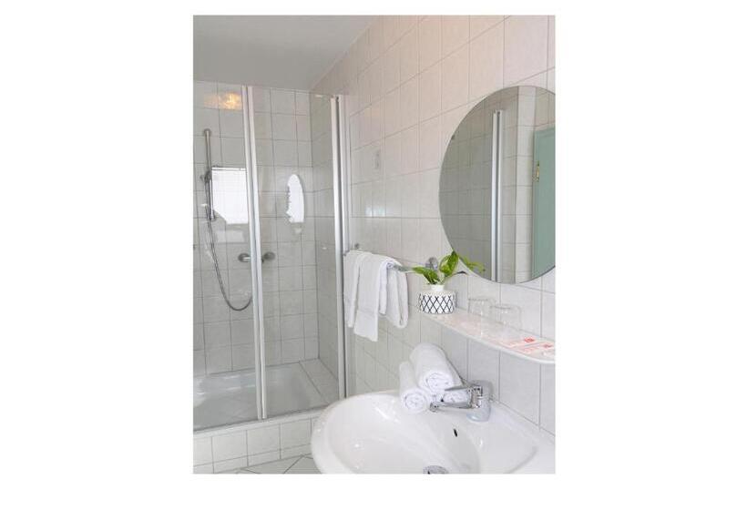 جناح جونيور مزوَّد بشرفة, Weisses Lamm