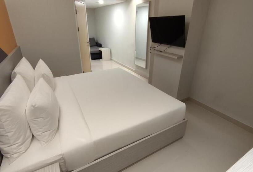 带大床的豪华间, Agogo Downtown Hotel Surabaya