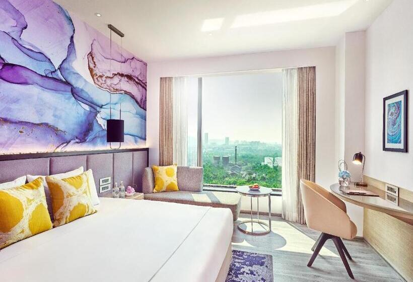 带大床的高级房间, Vivanta Navi Mumbai Turbhe