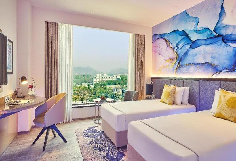 Номер Deluxe, Vivanta Navi Mumbai Turbhe