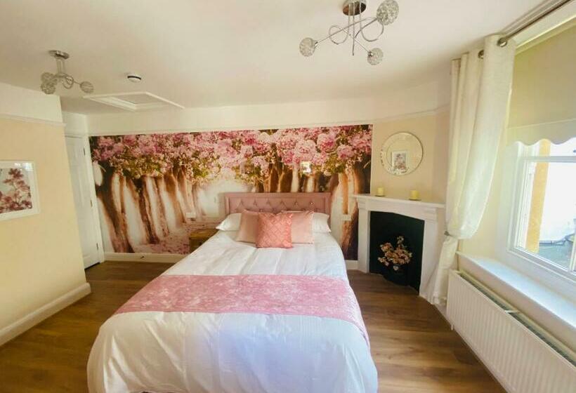 キングサイズベッドのスタンダードルーム, All Seasons Bed & Breakfast   Adults Only