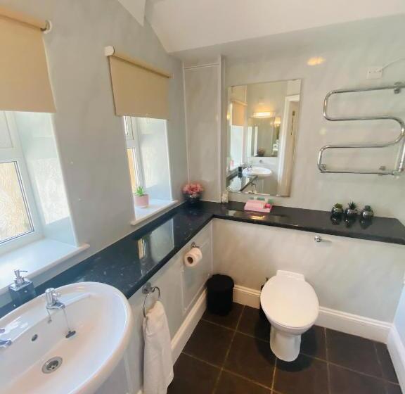 キングサイズベッドのスタンダードルーム, All Seasons Bed & Breakfast   Adults Only