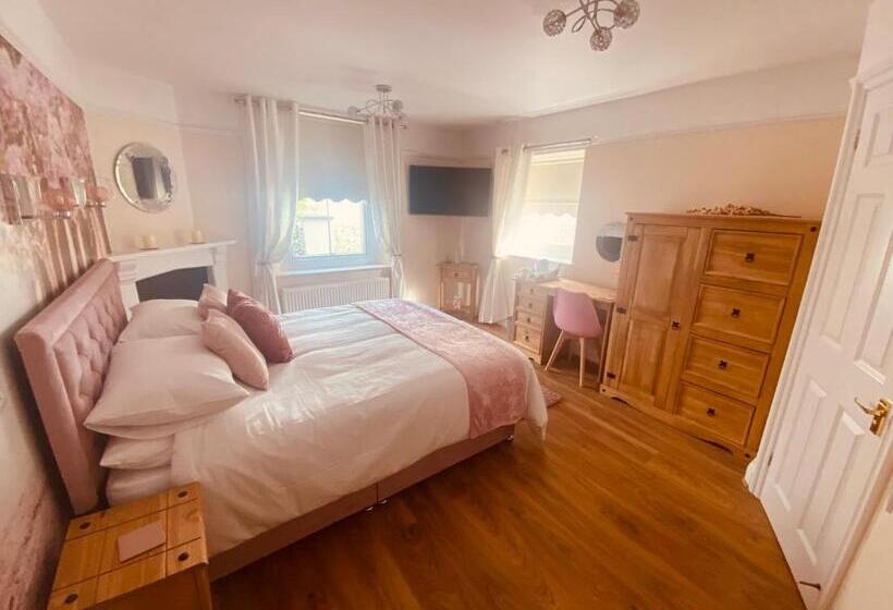 חדר סטנדרט עם מיטת קינג, All Seasons Bed & Breakfast   Adults Only
