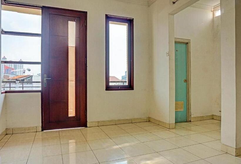 デラックスルーム, J&b Rooms Tomang Jakarta Mitra Reddoorz