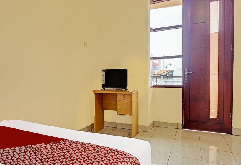 Delüks Oda, J&b Rooms Tomang Jakarta Mitra Reddoorz
