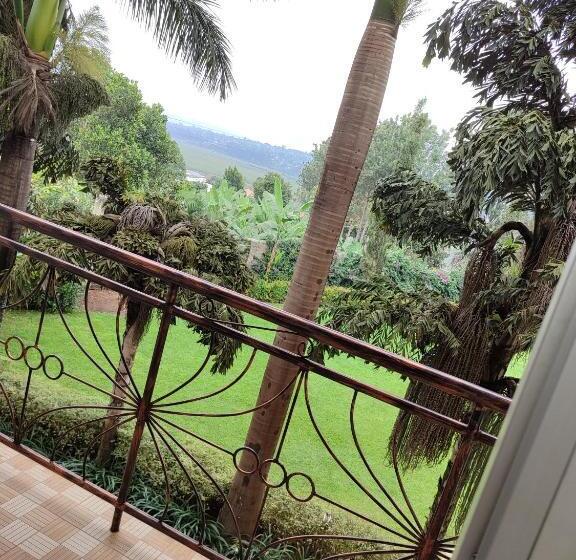 اتاق لوکس, Garden Courts Hotel Masaka