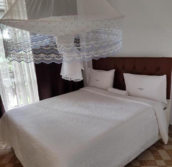 اتاق لوکس, Garden Courts Hotel Masaka