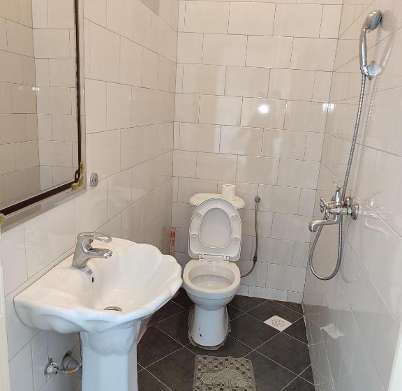 سوییت جونیور لوکس, Garden Courts Hotel Masaka