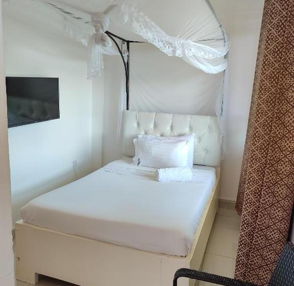 سوییت جونیور لوکس, Garden Courts Hotel Masaka
