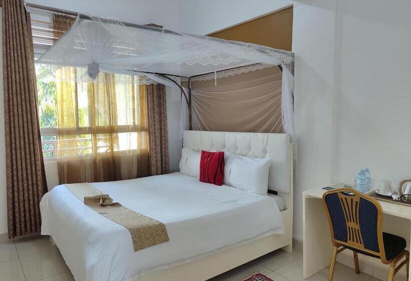 سوییت لوکس, Garden Courts Hotel Masaka