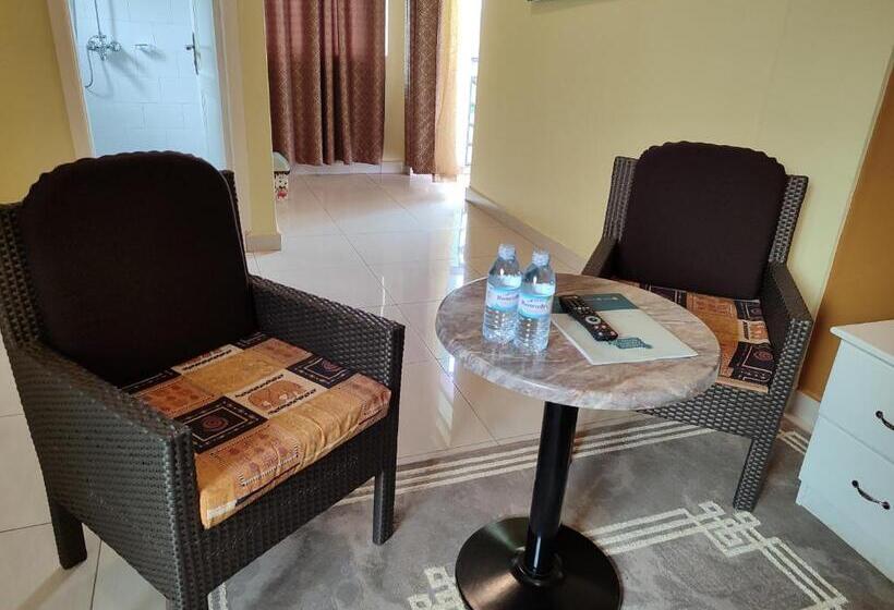 Deluxe Suite King Bed, Garden Courts Hotel Masaka