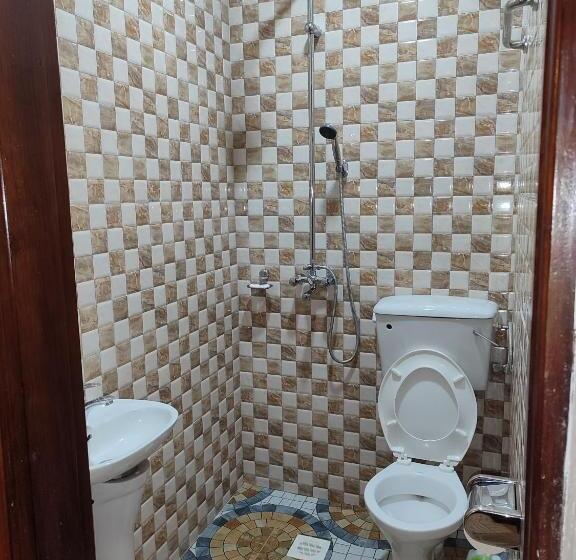 اتاق اکونومی یک تخته, Garden Courts Hotel Masaka