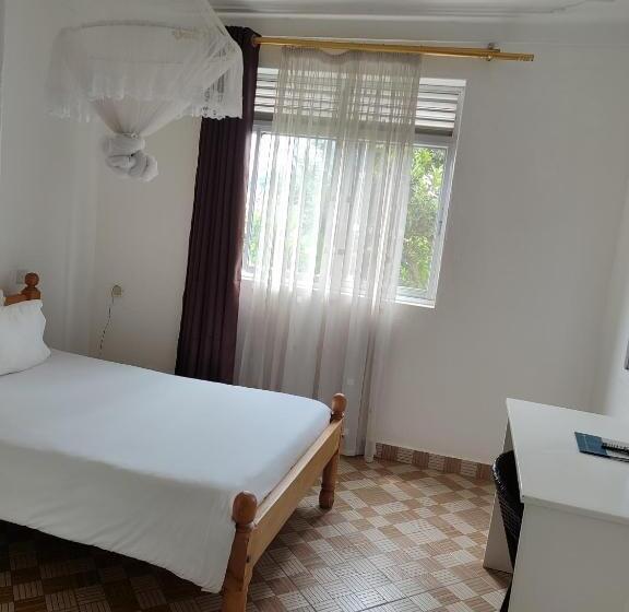 اتاق اکونومی یک تخته, Garden Courts Hotel Masaka