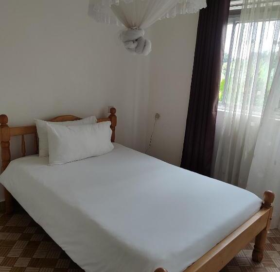 اتاق اکونومی یک تخته, Garden Courts Hotel Masaka