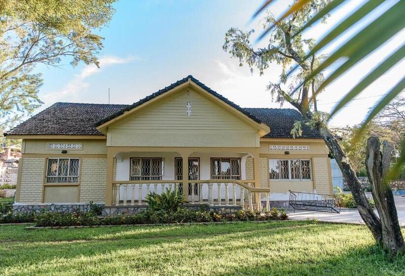 اتاق خانوادگی, Garden Courts Hotel Masaka