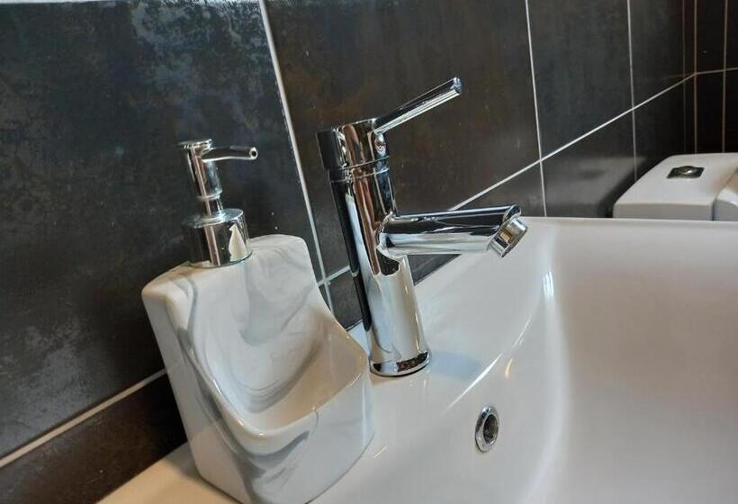 اتاق خانوادگی, Uniluxury Hotel Prishtina