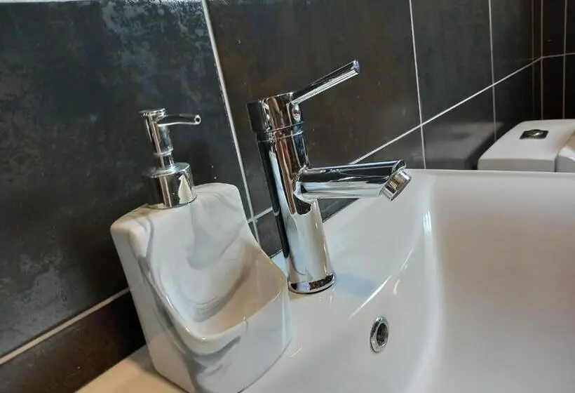 اتاق خانوادگی, Uniluxury Hotel Prishtina