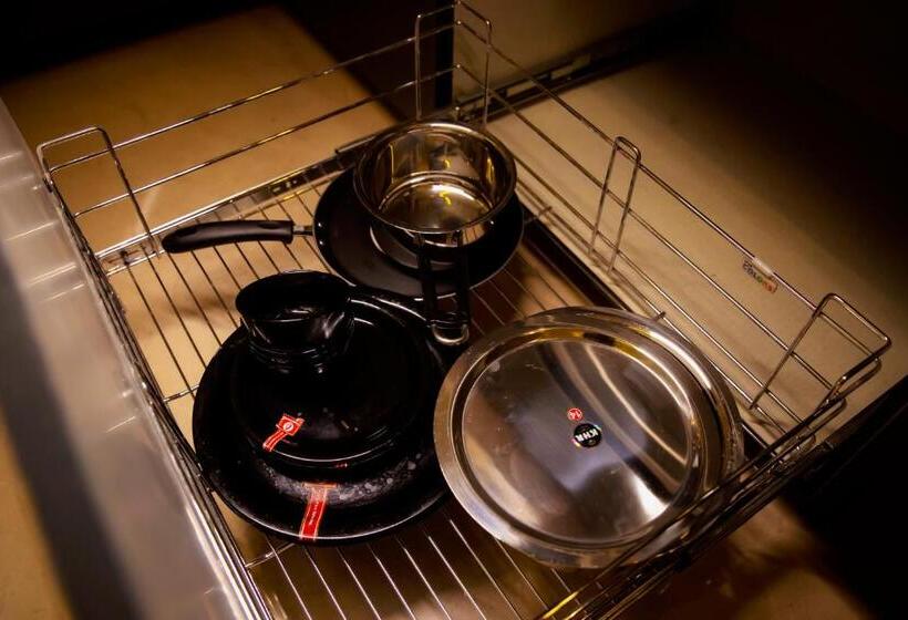 סטודיו סטנדרט עם מרפסת, Lime Tree Luxury Studio   Service Apartment Near Artemis Hospital ,gurgaon