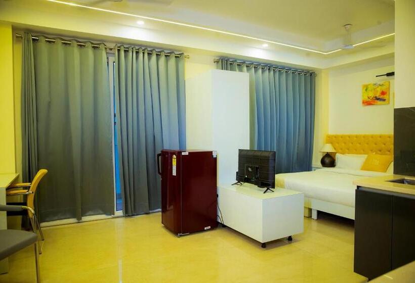Студио Стандарт с Балконом, Lime Tree Luxury Studio   Service Apartment Near Artemis Hospital ,gurgaon