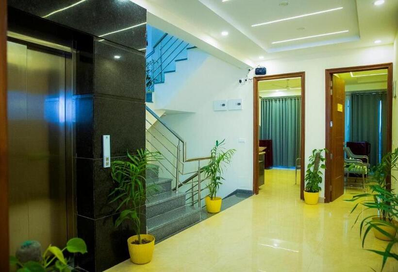 Студио Стандарт с Балконом, Lime Tree Luxury Studio   Service Apartment Near Artemis Hospital ,gurgaon