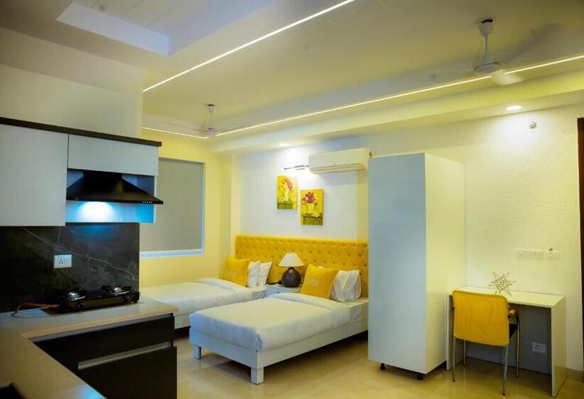 Студио Стандарт с Балконом, Lime Tree Luxury Studio   Service Apartment Near Artemis Hospital ,gurgaon