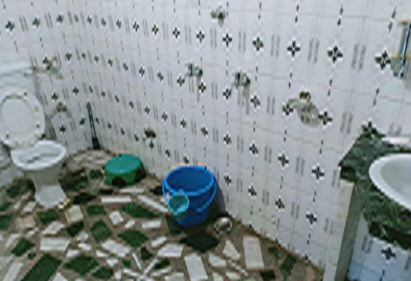 标准三人间, Devbhoomi By Stayapart