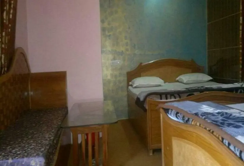 3-Bett-Standardzimmer, Devbhoomi By Stayapart
