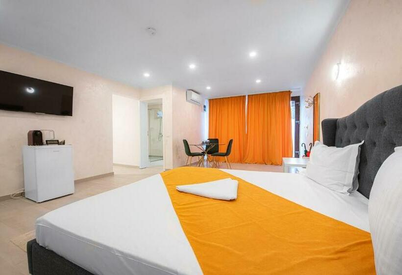 جناح جونيور عائلى, Brateș Greaca