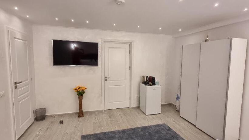 جناح عائلي, Brateș Greaca