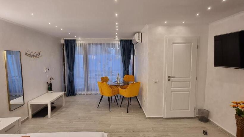 جناح عائلي, Brateș Greaca