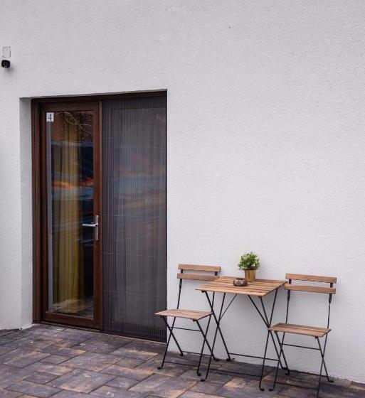 غرفة قياسية مزوَّدة بتراس, Brateș Greaca