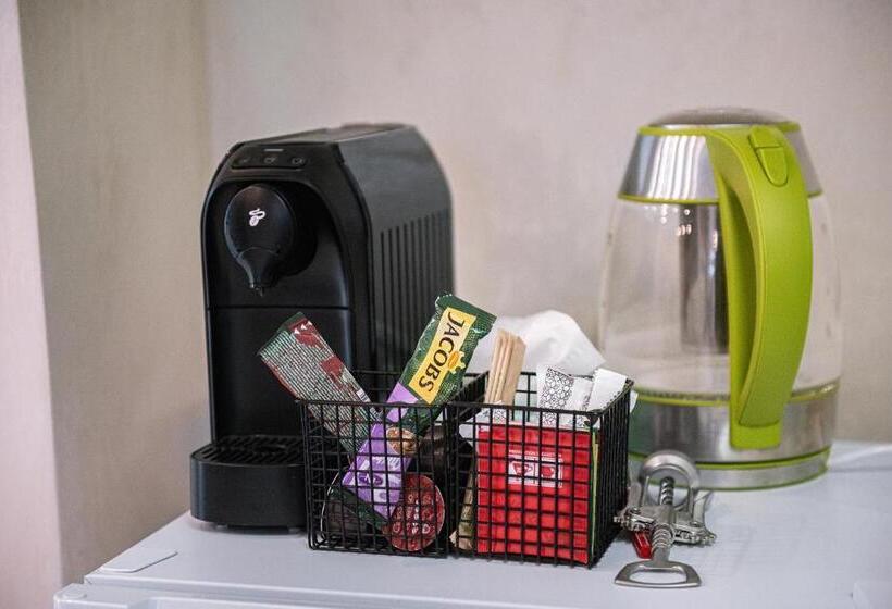 غرفة قياسية مزوَّدة بتراس, Brateș Greaca