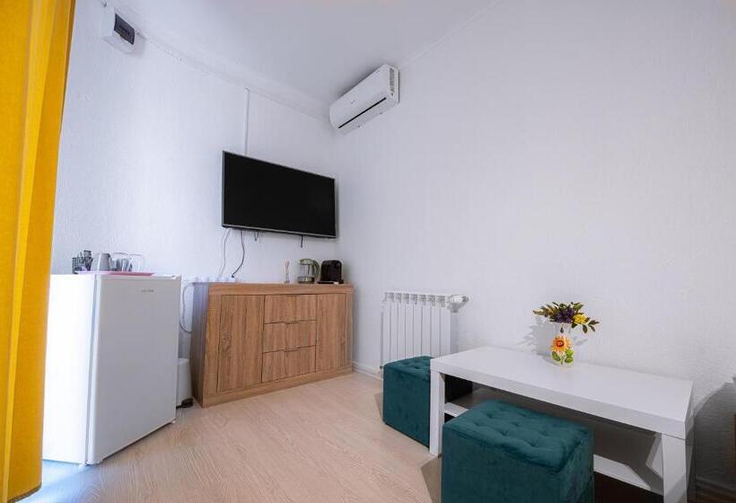 غرفة قياسية مزوَّدة بتراس, Brateș Greaca