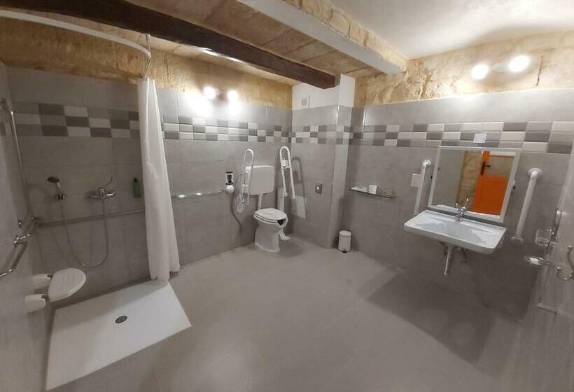 اتاق استاندارد با تخت بزرگ برای معلولان, The Hidden Gem Boutique