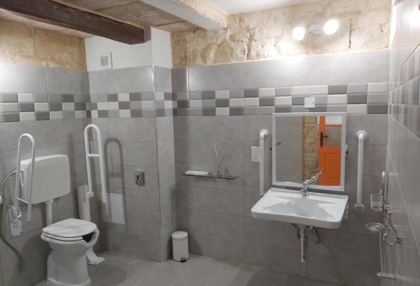 اتاق استاندارد با تخت بزرگ برای معلولان, The Hidden Gem Boutique