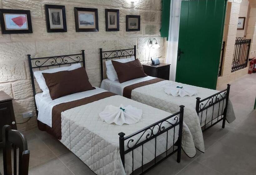 اتاق استاندارد با تراس, The Hidden Gem Boutique