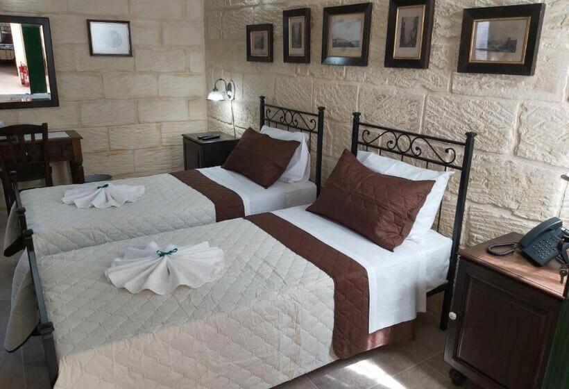 اتاق استاندارد با تراس, The Hidden Gem Boutique