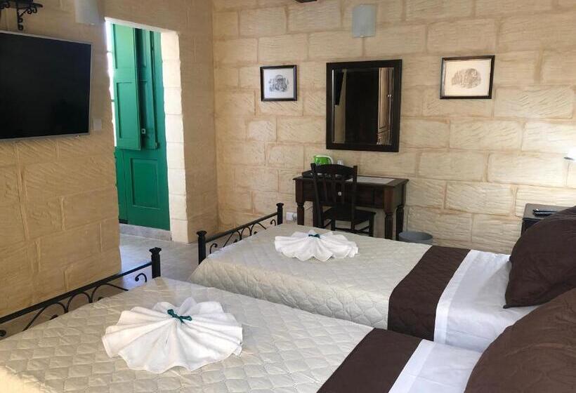 اتاق استاندارد با تراس, The Hidden Gem Boutique