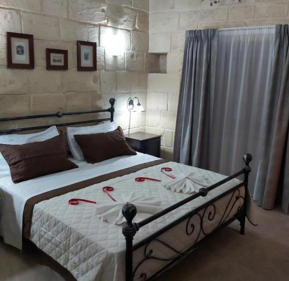 اتاق لوکس سه تخته, The Hidden Gem Boutique