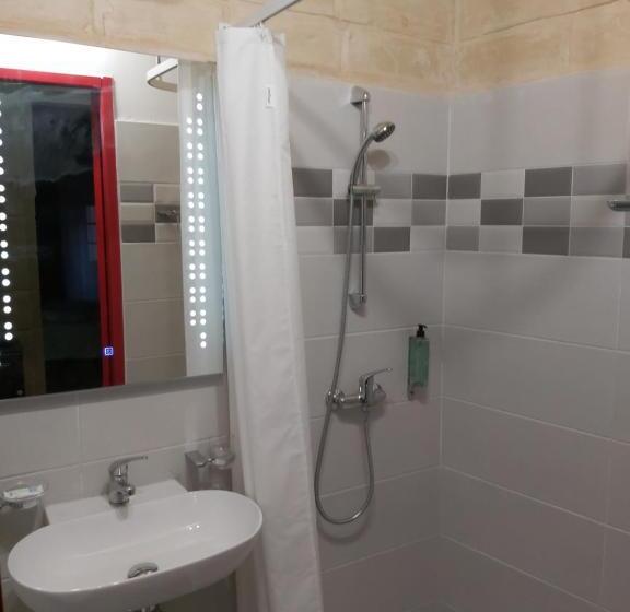 اتاق لوکس سه تخته, The Hidden Gem Boutique